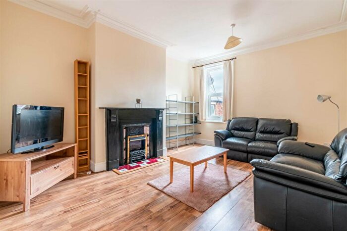 4 Bedroom Maisonette To Rent In £pppw - Rothbury Terrace, Heaton, NE6