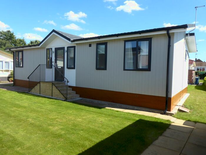 2 Bedroom Mobile/park Home For Sale In Cottenham Park, Cottenham, Cambridge, Cambridgeshire, CB24