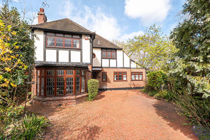 4 Bedroom Detached House For Sale In Manor Drive, Esher, KT10