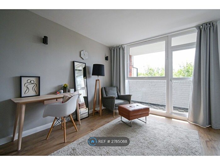Studio To Rent In Vauxhall Bridge Road, London, SW1V