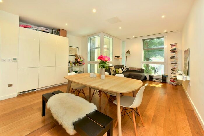 2 Bedroom Flat To Rent In Highbury Crescent, Highbury, London, N5