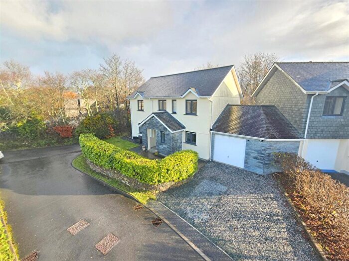 4 Bedroom Link Detached House For Sale In Philpott Lane, Tavistock, PL19