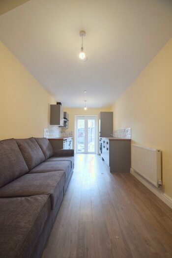 2 Bedroom Flat To Rent In Cathays Terrace, Cathays, CF24