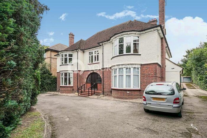 2 Bedroom Flat To Rent In Flat Brighton Road, Sutton, Surrey, SM2