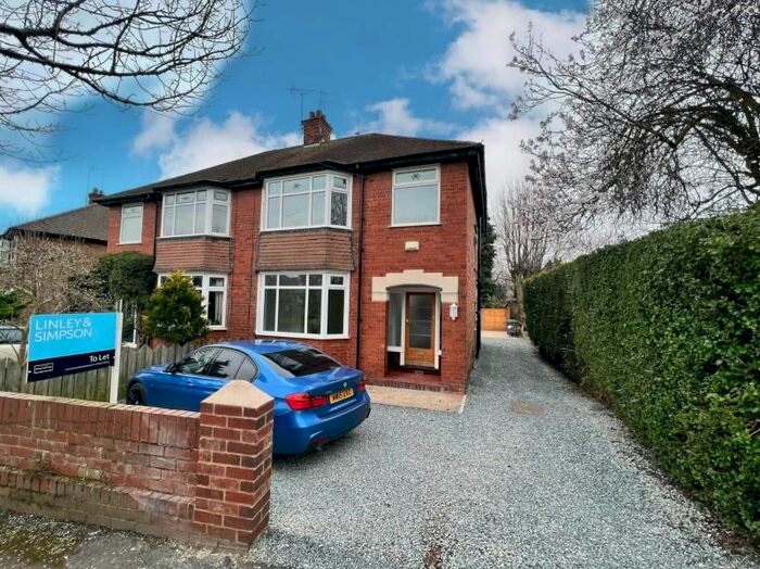 3 Bedroom Semi-Detached House To Rent In Denesway, Hessle, HU13