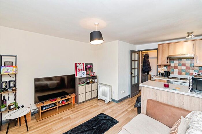 1 Bedroom Maisonette For Sale In Station Approach, Romsey, SO51