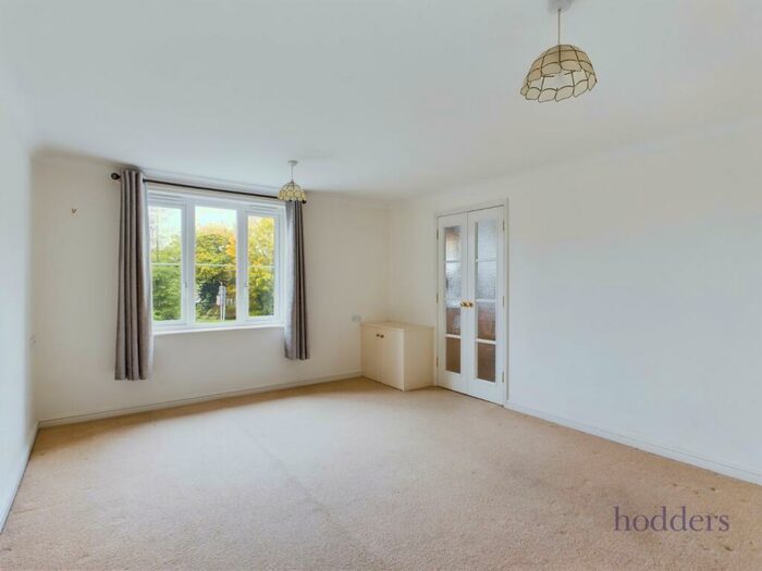 1 Bedroom Apartment To Rent In West ByfleetFlat, B, Surrey, KT14