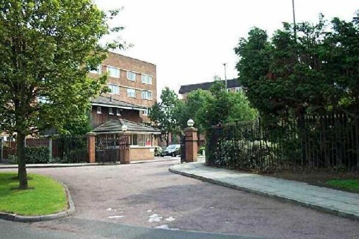 1 Bedroom Apartment To Rent In Minster Court, L7