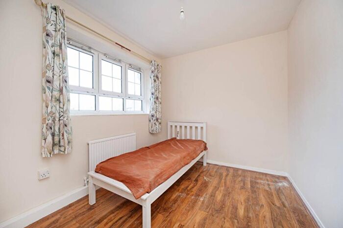 4 Bedroom Flat To Rent In Monkton House, Hackney, London, E5