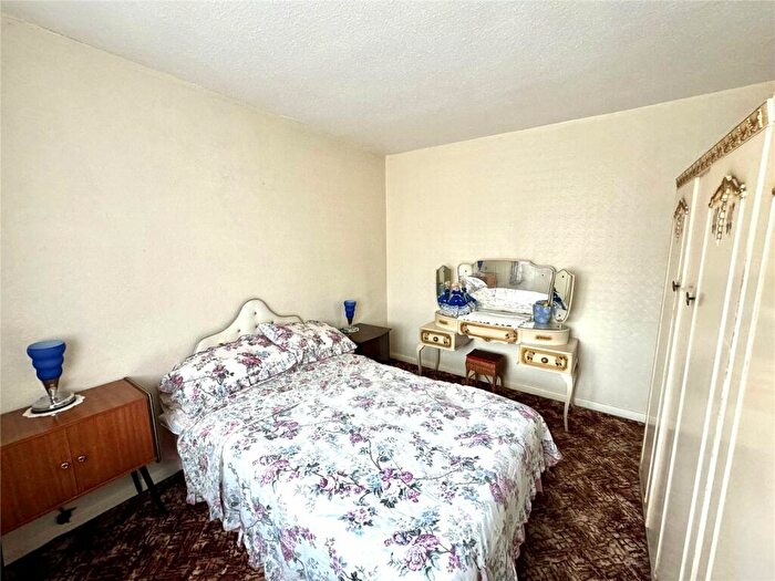 3 Bedroom Semi-Detached House For Sale In Yewdale Crescent, Coventry, West Midlands, CV2