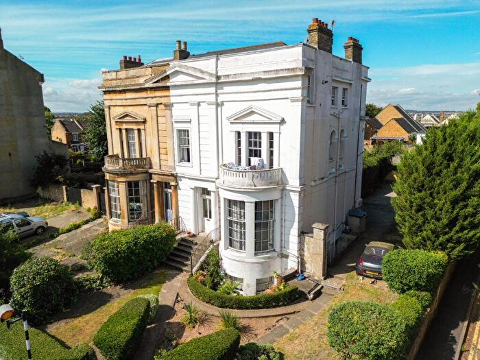 2 Bedroom Apartment For Sale In Windmill Street, Gravesend, Kent, DA12