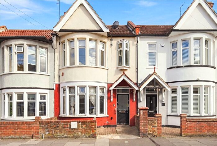 2 Bedroom Flat For Sale In Beedell Avenue, Westcliff-On-Sea, Essex, SS0