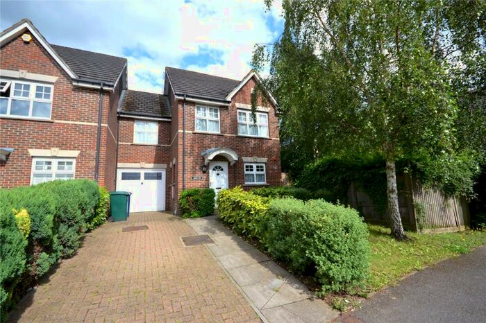 4 Bedroom Semi-Detached House To Rent In Colenso Drive, Mill Hill, London, NW7