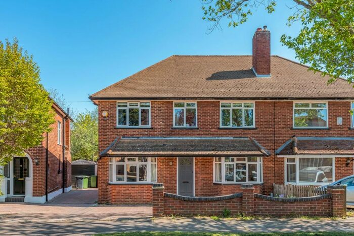4 Bedroom Semi-Detached House To Rent In Empress Drive Chislehurst, BR7