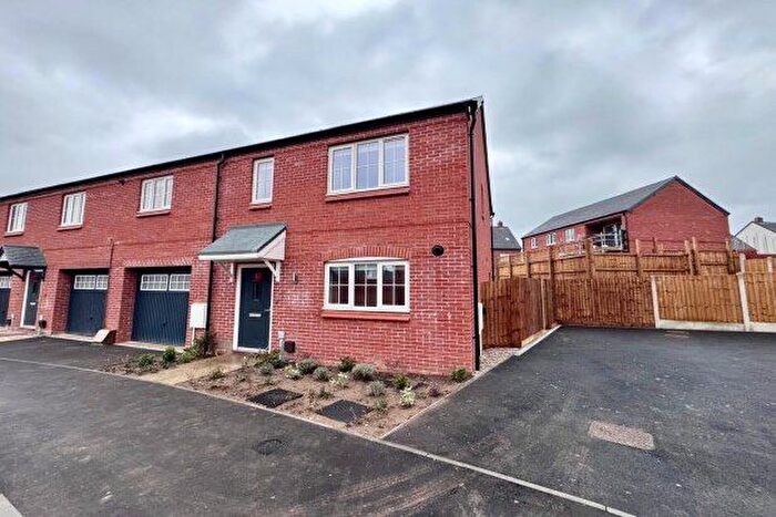 3 Bedroom End Of Terrace House To Rent In Players Gardens, Nottingham, NG11