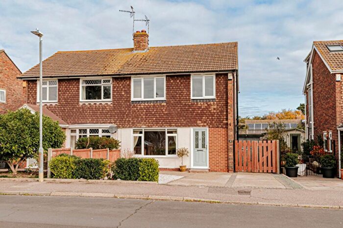 3 Bedroom Semi-Detached House For Sale In Greenway, Faversham, ME13