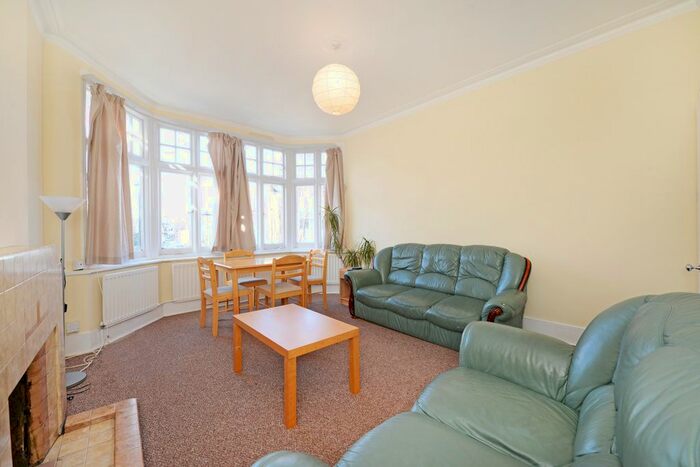 2 Bedroom Flat To Rent In Fordhook Avenue, London, W5
