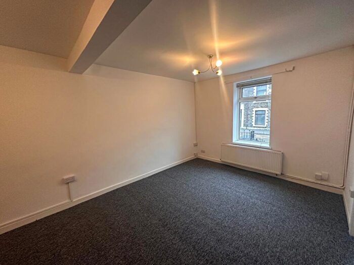 2 Bedroom House To Rent In Neath Road, Plasmarl, SA6