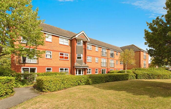 2 Bedroom Flat For Sale In Blackthorn Close, Cambridge, Cambridgeshire, CB4