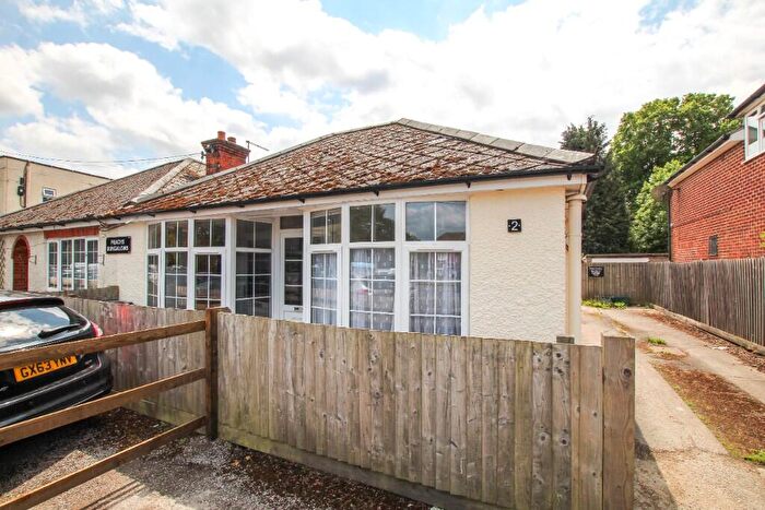 2 Bedroom Semi-Detached Bungalow To Rent In Long Grove, RG7