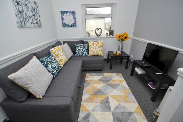 1 Bedroom Flat To Rent In Tewkesbury Street, Cathays, Cardiff, CF24