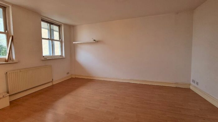 2 Bedroom Flat To Rent In Treadway Street, London, Haggerston, E2