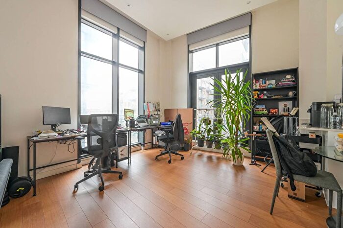 2 Bedroom Flat To Rent In Seven Sea Gardens, Bow, London, E3