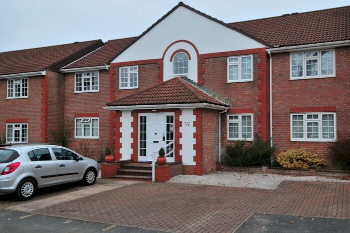 2 Bedroom Flat To Rent In St Nicholas Court, Crawley Lane, Three Bridges, RH10