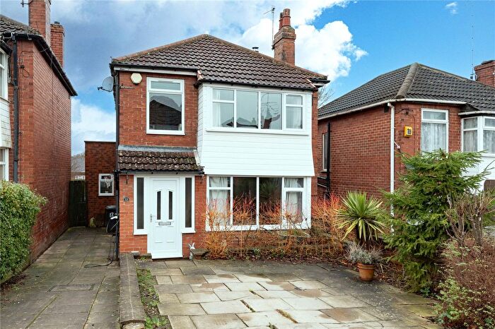 3 Bedroom Detached House For Sale In Carrholm Grove, Chapel Allerton, Leeds, LS7