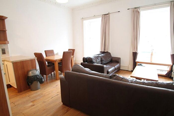 3 Bedroom Flat To Rent In Commercial Street, Dundee, DD1