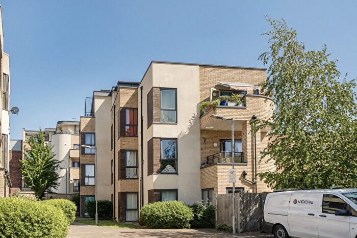 3 Bedroom Flat For Sale In Hamlet Court, Hamlet Close, London, SE6