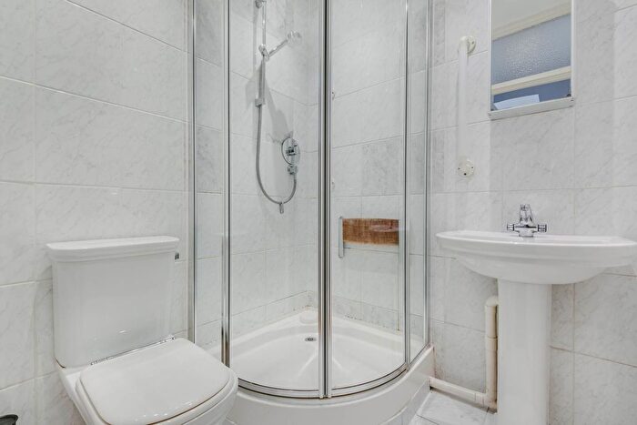 5 Bedroom Town House To Rent In Howards Lane, Putney, London, SW15