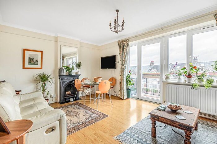 2 Bedroom Flat To Rent In Wimbledon Park Road, London, SW19