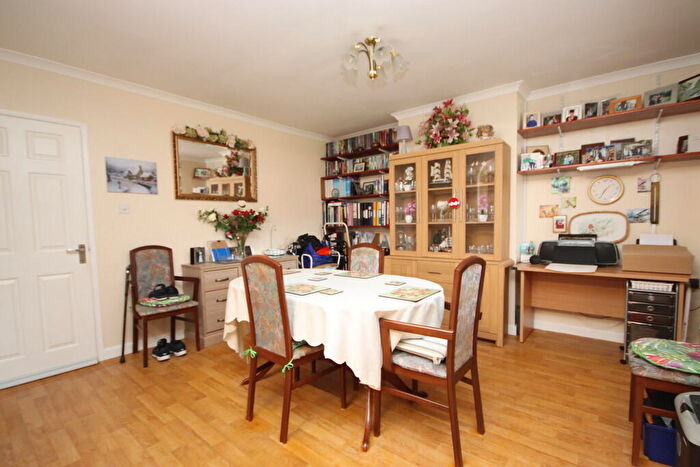 2 Bedroom Semi-Detached Bungalow For Sale In Daux Avenue, Billingshurst, RH14