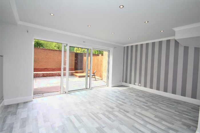 3 Bedroom Terraced House To Rent In Junction Road, Tufnell Park, London, N19