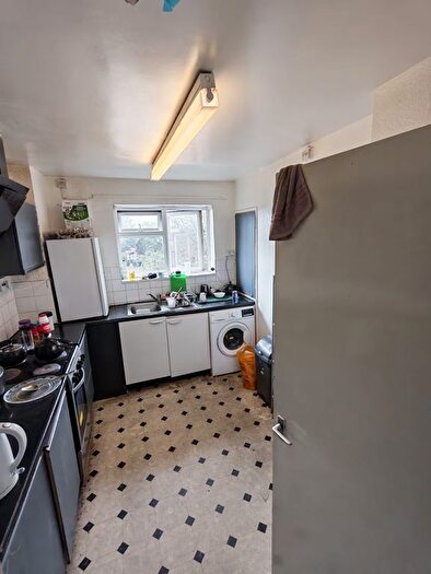 2 Bedroom Flat To Rent In Hurn Court Road, Hounslow, TW4