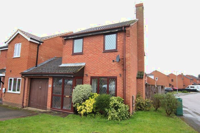 3 Bedroom House To Rent In Oakgrove Place, Northampton, NN4