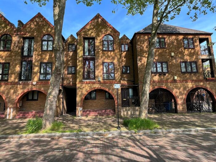 4 Bedroom House To Rent In Brunswick Quay, Surrey Quays, SE16