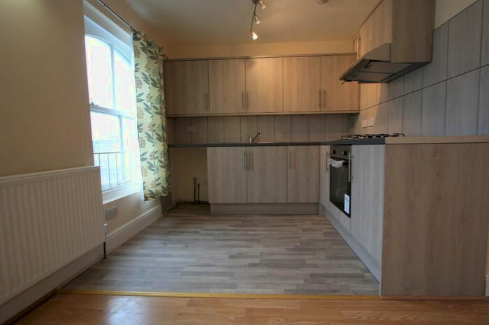 2 Bedroom Flat To Rent In Mitcham Road, Tooting, SW17