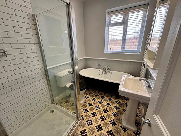 2 Bedroom Flat To Rent In Nether Street, Finchley, N12