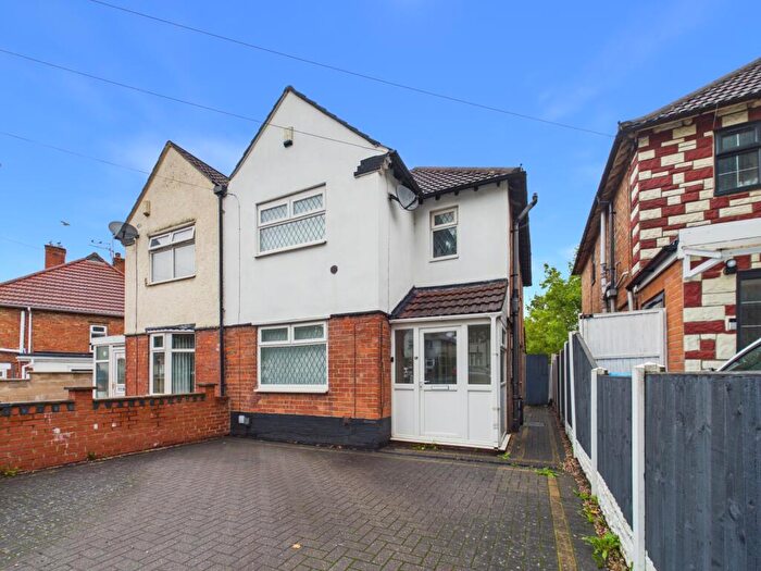 3 Bedroom Semi Detached House For Sale In Kenilworth Avenue, DE23