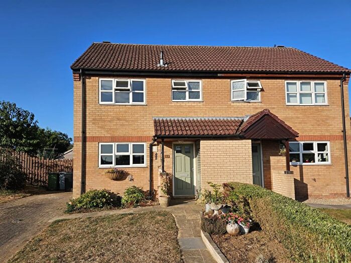 3 Bedroom Semi-Detached House For Sale In Holden Way, Grantham, NG31