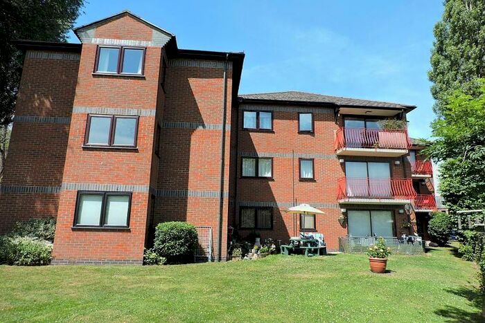 2 Bedroom Flat To Rent In The Millstream, London Road, High Wycombe, HP11