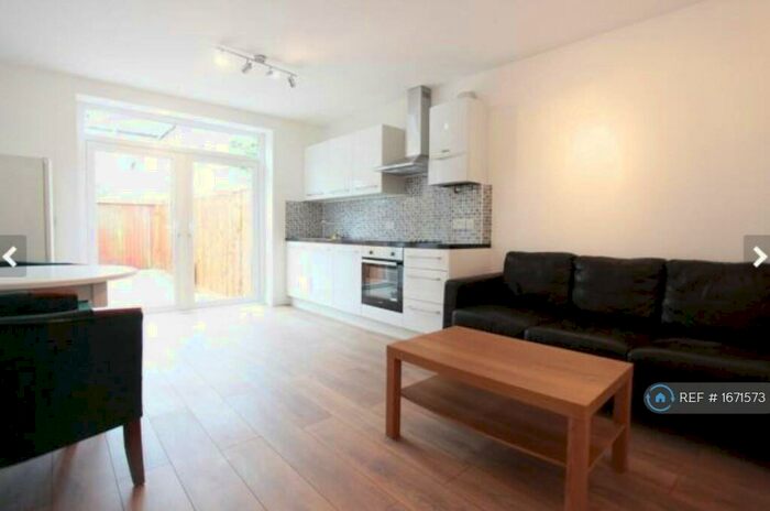 2 Bedroom Maisonette To Rent In Tynemouth Road, Mitcham, CR4