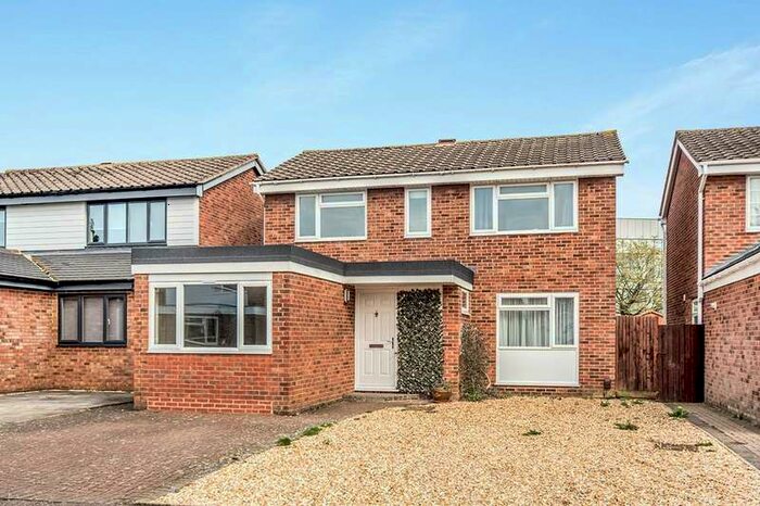 6 Bedroom Detached House To Rent In Clovelly Way, Bedford, MK40