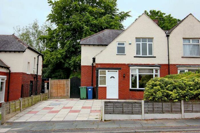 3 Bedroom Semi-Detached House To Rent In Daneshill, Prestwich, M25