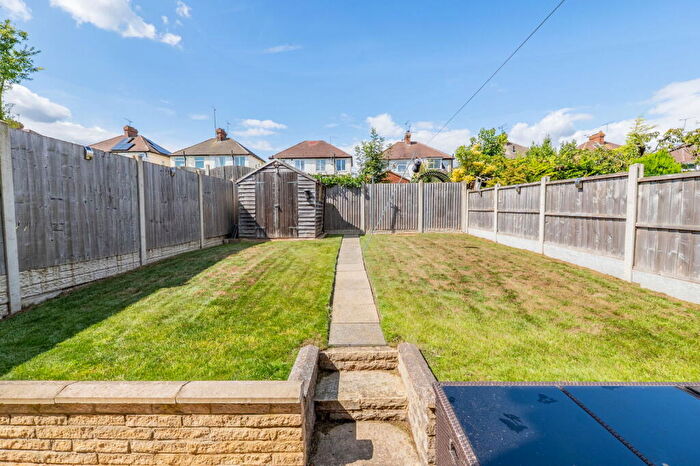 3 Bedroom Semi-Detached House For Sale In High Beech Road, Sundon Park, LU3