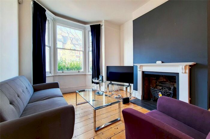 1 Bedroom Maisonette To Rent In Jedburgh Street, Clapham Common, SW11