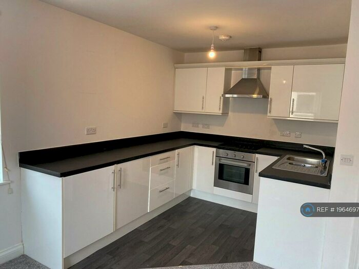 2 Bedroom Flat To Rent In Melbourne Street, Stalybridge, SK15