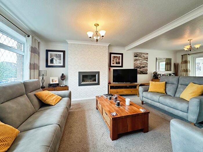 4 Bedroom Link Detached House For Sale In Buckingham Drive, Bury, BL8